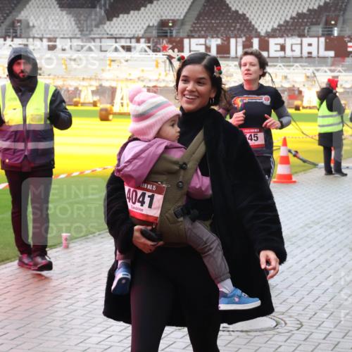 07.12.2025 - St. Pauli X-Mass-Run No. 15 Luisa Fischer http://msf.ph/oto/9380596 07.12.2025 10:41:25 Ziel 6709, 15, 4041, 45, 449, 284, 288, 406, 449, 545, 575, 952, 1153, 1457, 2330, 2331, 2555, 2559, 2594, 3047, 3244, 3264, 3265, 3407, 3408, 3951, 4041, 4304, 4617, 4773, 4856, 4871 meine-sportfotos.de