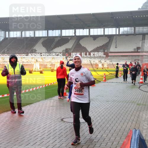 07.12.2025 - St. Pauli X-Mass-Run No. 15 Luisa Fischer http://msf.ph/oto/9380600 07.12.2025 10:09:01 Ziel 3495, 390, 707, 786, 789, 947, 1002, 1031, 1176, 2247, 2248, 2521, 2650, 2691, 2692, 2746, 3212, 3332, 3335, 3484, 3495, 3671, 3759, 3904, 3907, 4205, 4232, 4234, 4451 meine-sportfotos.de