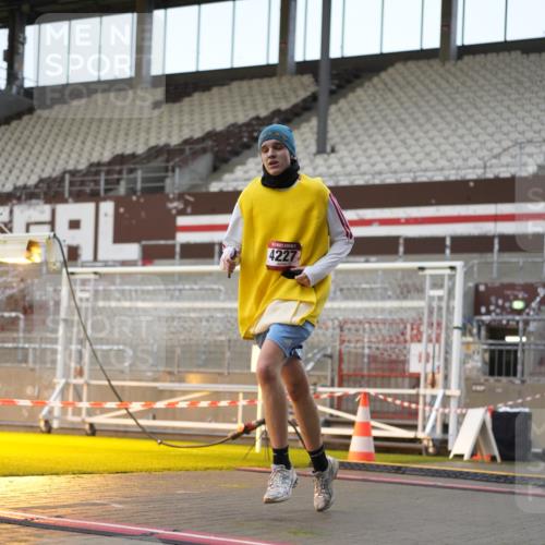 07.12.2025 - St. Pauli X-Mass-Run No. 15 Patografie http://msf.ph/oto/9380612 07.12.2025 10:17:45 Ziel 1161, 1162, 1963, 2663, 3804, 4127, 4227 meine-sportfotos.de