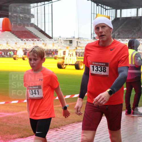 07.12.2025 - St. Pauli X-Mass-Run No. 15 Luisa Fischer http://msf.ph/oto/9380630 07.12.2025 11:14:20 Ziel 15, 1341, 15, 1338, 274, 375, 425, 475, 585, 708, 1111, 1114, 2773 meine-sportfotos.de
