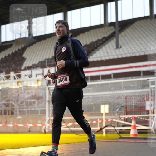07.12.2025 - St. Pauli X-Mass-Run No. 15 Patografie http://msf.ph/oto/9380639 07.12.2025 10:18:11 Ziel 2049, 3606, 3608 meine-sportfotos.de