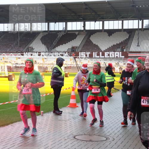 07.12.2025 - St. Pauli X-Mass-Run No. 15 Luisa Fischer http://msf.ph/oto/9380640 07.12.2025 11:14:31 Ziel 425, 475, 274, 70, 4796, 274, 375, 425, 475, 708, 942, 946, 948 meine-sportfotos.de