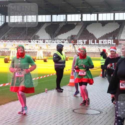 07.12.2025 - St. Pauli X-Mass-Run No. 15 Luisa Fischer http://msf.ph/oto/9380643 07.12.2025 11:14:31 Ziel 425, 274, 15, 4796, 274, 375, 425, 475, 708, 942, 946, 948 meine-sportfotos.de