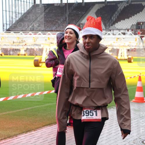 07.12.2025 - St. Pauli X-Mass-Run No. 15 Luisa Fischer http://msf.ph/oto/9380646 07.12.2025 10:41:33 Ziel 46, 15, 15, 3951, 259, 284, 288, 406, 449, 545, 575, 952, 1153, 2330, 2331, 2507, 2555, 2559, 3047, 3264, 3265, 3951, 4617, 4773, 4856, 4871 meine-sportfotos.de