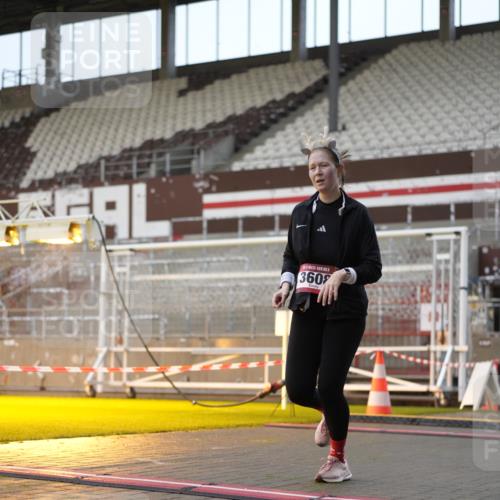 07.12.2025 - St. Pauli X-Mass-Run No. 15 Patografie http://msf.ph/oto/9380647 07.12.2025 10:18:14 Ziel 2049, 3606, 3608 meine-sportfotos.de