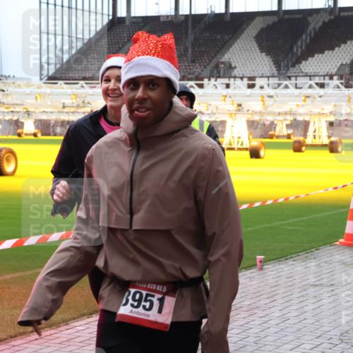 07.12.2025 - St. Pauli X-Mass-Run No. 15 Luisa Fischer http://msf.ph/oto/9380649 07.12.2025 10:41:33 Ziel 15, 6951, 259, 284, 288, 406, 449, 545, 575, 952, 1153, 2330, 2331, 2507, 2555, 2559, 3047, 3264, 3265, 3951, 4617, 4773, 4856, 4871 meine-sportfotos.de