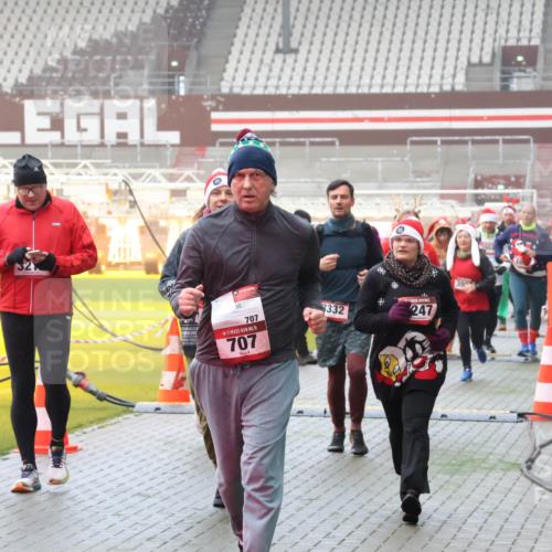 07.12.2025 - St. Pauli X-Mass-Run No. 15 Luisa Fischer http://msf.ph/oto/9380671 07.12.2025 10:09:12 Ziel 2025, 707, 5, 707, 3332, 247, 39, 19, 390, 707, 786, 789, 947, 1002, 1031, 1176, 1461, 1465, 1570, 1575, 1576, 2126, 2247, 2248, 2521, 2650, 2746, 3212, 3300, 3332, 3335, 3484, 3495, 3671, 3759, 3891, 3904, 3907, 4066, 4067, 4068, 4205, 4232, 4234, 4451 meine-sportfotos.de