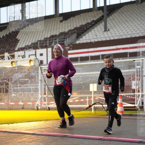 07.12.2025 - St. Pauli X-Mass-Run No. 15 Patografie http://msf.ph/oto/9380681 07.12.2025 10:18:25 Ziel 243, 264, 269, 1607, 1671, 2049, 3520, 3606, 3608, 4540 meine-sportfotos.de