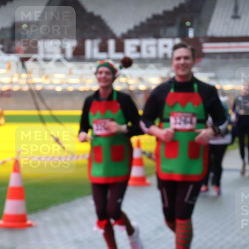 07.12.2025 - St. Pauli X-Mass-Run No. 15 Luisa Fischer http://msf.ph/oto/9380682 07.12.2025 10:41:50 Ziel 3264, 141, 259, 279, 322, 449, 545, 575, 952, 1153, 1275, 2288, 2330, 2331, 2507, 3047, 3264, 3265, 3392, 3951, 4617, 4773 meine-sportfotos.de