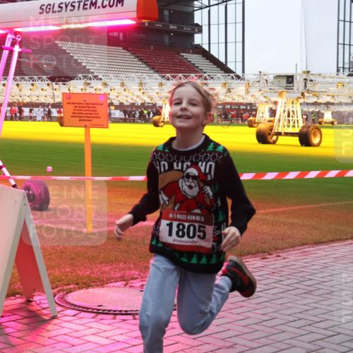 07.12.2025 - St. Pauli X-Mass-Run No. 15 Luisa Fischer http://msf.ph/oto/9380683 07.12.2025 11:14:53 Ziel 5, 1805, 274, 425, 525, 708, 922, 942, 946, 948, 1776, 1778, 1798, 1804, 1805, 1806, 1807, 2040, 2211, 4010 meine-sportfotos.de
