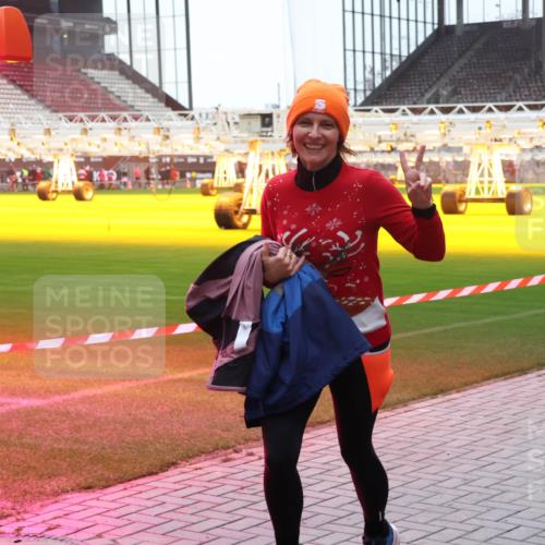 07.12.2025 - St. Pauli X-Mass-Run No. 15 Luisa Fischer http://msf.ph/oto/9380694 07.12.2025 11:15:07 Ziel 525, 922, 942, 946, 948, 1776, 1778, 1798, 1804, 1805, 1806, 1807, 2040, 2211, 4010 meine-sportfotos.de