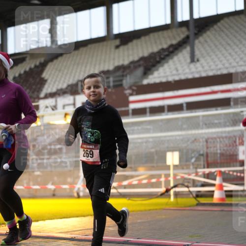 07.12.2025 - St. Pauli X-Mass-Run No. 15 Patografie http://msf.ph/oto/9380695 07.12.2025 10:18:26 Ziel 243, 264, 269, 1607, 1671, 2049, 2631, 3520, 3606, 3608, 4540 meine-sportfotos.de