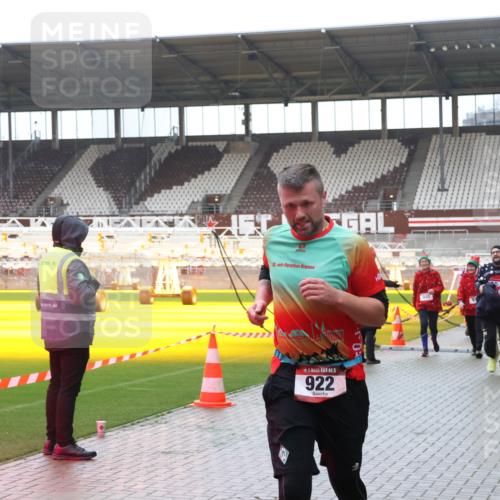 07.12.2025 - St. Pauli X-Mass-Run No. 15 Luisa Fischer http://msf.ph/oto/9380703 07.12.2025 11:15:11 Ziel 20, 15, 922, 4010, 525, 922, 1776, 1778, 1798, 1804, 1805, 1806, 1807, 2040, 2211, 4010 meine-sportfotos.de