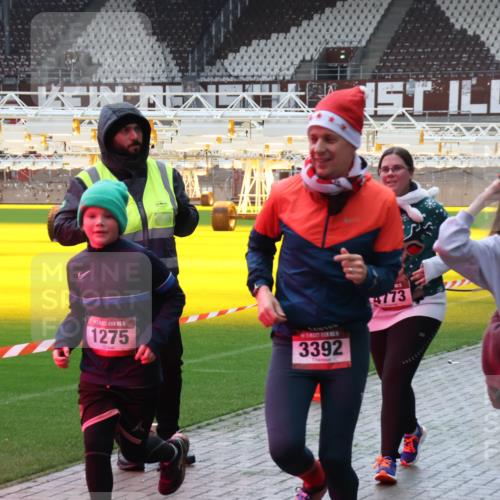 07.12.2025 - St. Pauli X-Mass-Run No. 15 Luisa Fischer http://msf.ph/oto/9380707 07.12.2025 10:41:54 Ziel 5, 1275, 3392, 1, 4773, 141, 259, 279, 322, 449, 545, 575, 952, 1153, 1275, 2288, 2330, 2331, 2507, 2563, 3047, 3392, 3951, 4617, 4773 meine-sportfotos.de