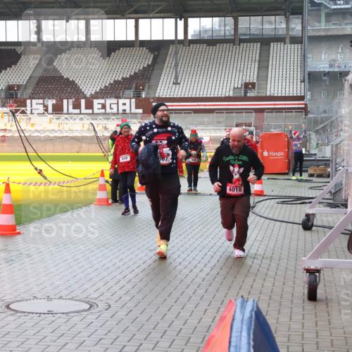 07.12.2025 - St. Pauli X-Mass-Run No. 15 Luisa Fischer http://msf.ph/oto/9380713 07.12.2025 11:15:14 Ziel 948, 4010, 525, 922, 1623, 1627, 1662, 1776, 1778, 1798, 1804, 1805, 1806, 1807, 2040, 2211, 4010 meine-sportfotos.de