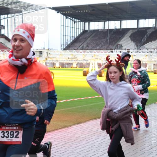 07.12.2025 - St. Pauli X-Mass-Run No. 15 Luisa Fischer http://msf.ph/oto/9380718 07.12.2025 10:41:56 Ziel 15, 3392, 141, 259, 279, 322, 449, 545, 575, 1153, 1275, 2288, 2330, 2331, 2507, 2563, 3047, 3392, 3951, 4617, 4773 meine-sportfotos.de