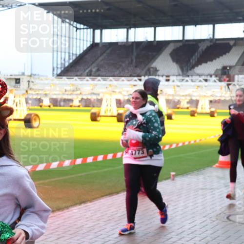 07.12.2025 - St. Pauli X-Mass-Run No. 15 Luisa Fischer http://msf.ph/oto/9380723 07.12.2025 10:41:56 Ziel 4773, 141, 259, 279, 322, 449, 545, 575, 1153, 1275, 2288, 2330, 2331, 2507, 2563, 3047, 3392, 3951, 4617, 4773 meine-sportfotos.de