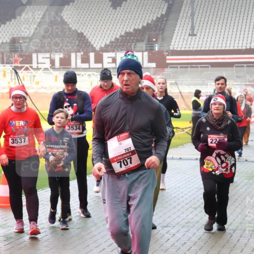 07.12.2025 - St. Pauli X-Mass-Run No. 15 Luisa Fischer http://msf.ph/oto/9380729 07.12.2025 10:09:14 Ziel 202, 2, 3536, 3537, 2025, 3534, 707, 15, 707, 7, 22, 1030, 19, 390, 707, 786, 789, 947, 1002, 1031, 1176, 1461, 1465, 1570, 1575, 1576, 2126, 2247, 2248, 2521, 2650, 2746, 3212, 3300, 3332, 3335, 3484, 3495, 3671, 3759, 3891, 3904, 3907, 4066, 4067, 4068, 4113, 4205, 4232, 4234, 4451 meine-sportfotos.de