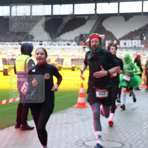 07.12.2025 - St. Pauli X-Mass-Run No. 15 Luisa Fischer http://msf.ph/oto/9380730 07.12.2025 10:41:57 Ziel 322, 141, 141, 259, 279, 322, 449, 545, 575, 1153, 1275, 2288, 2330, 2331, 2507, 2563, 3047, 3392, 3951, 4617 meine-sportfotos.de