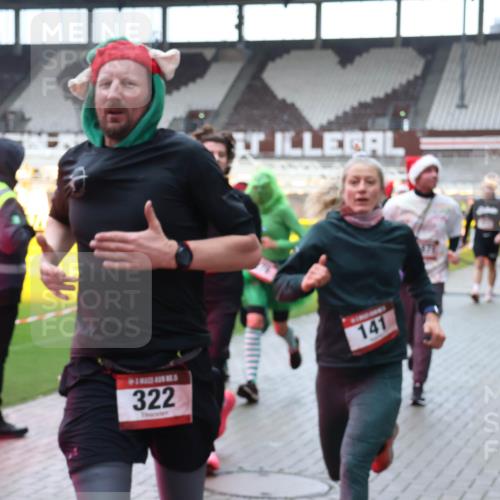 07.12.2025 - St. Pauli X-Mass-Run No. 15 Luisa Fischer http://msf.ph/oto/9380734 07.12.2025 10:41:58 Ziel 322, 141, 141, 259, 279, 322, 449, 575, 1153, 1275, 2288, 2330, 2331, 2507, 2563, 3047, 3392, 3951, 4617 meine-sportfotos.de