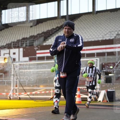 07.12.2025 - St. Pauli X-Mass-Run No. 15 Patografie http://msf.ph/oto/9380736 07.12.2025 10:18:30 Ziel 243, 264, 269, 1607, 1671, 2049, 2631, 2925, 3520, 4540 meine-sportfotos.de