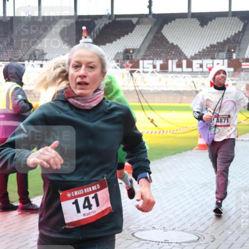 07.12.2025 - St. Pauli X-Mass-Run No. 15 Luisa Fischer http://msf.ph/oto/9380739 07.12.2025 10:41:59 Ziel 15, 141, 4871, 141, 259, 279, 322, 449, 575, 1153, 1266, 1275, 2288, 2330, 2331, 2507, 2563, 2829, 3047, 3392, 4617 meine-sportfotos.de