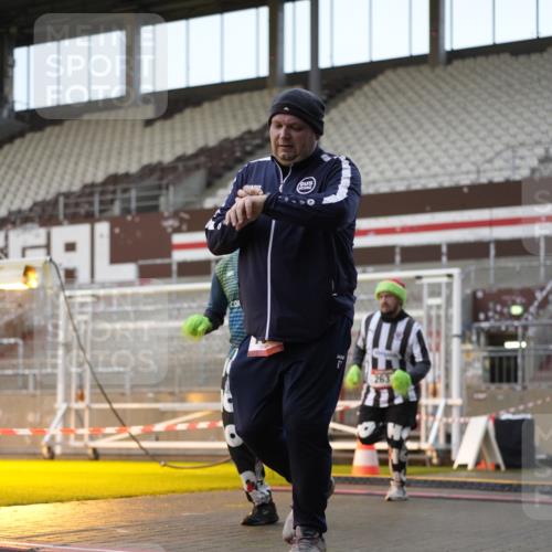 07.12.2025 - St. Pauli X-Mass-Run No. 15 Patografie http://msf.ph/oto/9380744 07.12.2025 10:18:30 Ziel 243, 264, 269, 1607, 1671, 2049, 2631, 2925, 3520, 4540 meine-sportfotos.de