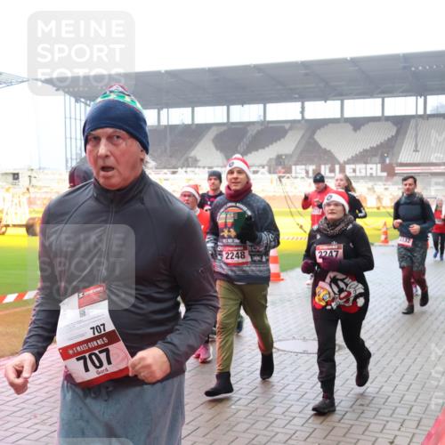 07.12.2025 - St. Pauli X-Mass-Run No. 15 Luisa Fischer http://msf.ph/oto/9380745 07.12.2025 10:09:16 Ziel 707, 15, 707, 2248, 2247, 3332, 19, 390, 707, 786, 789, 947, 1002, 1031, 1176, 1461, 1465, 1570, 1575, 1576, 2126, 2247, 2248, 2521, 2650, 3212, 3300, 3332, 3335, 3484, 3495, 3671, 3759, 3891, 3904, 3907, 4066, 4067, 4068, 4113, 4205, 4232, 4234, 4451, 4666 meine-sportfotos.de