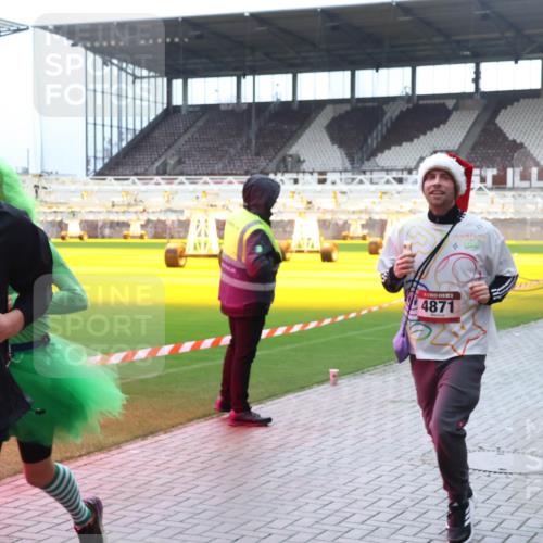 07.12.2025 - St. Pauli X-Mass-Run No. 15 Luisa Fischer http://msf.ph/oto/9380748 07.12.2025 10:42:00 Ziel 15, 5, 4871, 141, 259, 279, 322, 575, 1153, 1266, 1275, 2288, 2330, 2331, 2507, 2563, 2829, 3047, 3392, 4617 meine-sportfotos.de