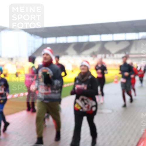 07.12.2025 - St. Pauli X-Mass-Run No. 15 Luisa Fischer http://msf.ph/oto/9380749 07.12.2025 10:09:17 Ziel 19, 390, 707, 786, 789, 947, 1002, 1031, 1176, 1461, 1465, 1570, 1575, 1576, 2126, 2247, 2248, 2521, 2650, 3212, 3300, 3332, 3335, 3484, 3495, 3671, 3759, 3891, 3904, 3907, 4066, 4067, 4068, 4113, 4205, 4232, 4234, 4451, 4666 meine-sportfotos.de