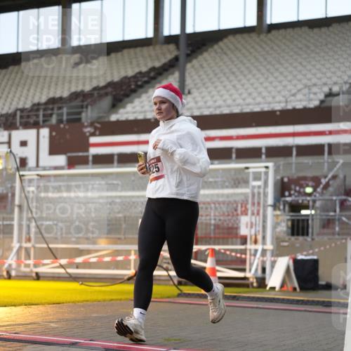 07.12.2025 - St. Pauli X-Mass-Run No. 15 Patografie http://msf.ph/oto/9380751 07.12.2025 10:18:32 Ziel 243, 264, 269, 1607, 1671, 2631, 2925, 3520, 3862, 4521, 4522, 4524, 4540 meine-sportfotos.de