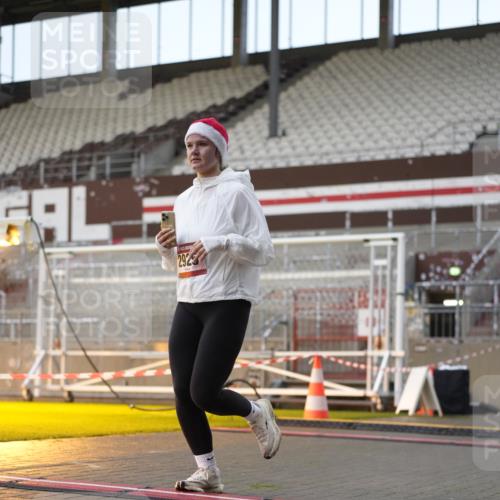 07.12.2025 - St. Pauli X-Mass-Run No. 15 Patografie http://msf.ph/oto/9380756 07.12.2025 10:18:32 Ziel 243, 264, 269, 1607, 1671, 2631, 2925, 3520, 3862, 4521, 4522, 4524, 4540 meine-sportfotos.de