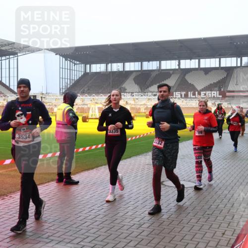 07.12.2025 - St. Pauli X-Mass-Run No. 15 Luisa Fischer http://msf.ph/oto/9380759 07.12.2025 10:09:18 Ziel 3335, 3534, 3332, 789, 1174, 19, 390, 707, 786, 789, 947, 1002, 1031, 1176, 1461, 1465, 1570, 1575, 1576, 2126, 2247, 2248, 2521, 2650, 3212, 3300, 3332, 3335, 3484, 3495, 3671, 3759, 3891, 3904, 3907, 4066, 4067, 4068, 4113, 4205, 4232, 4234, 4451, 4666 meine-sportfotos.de
