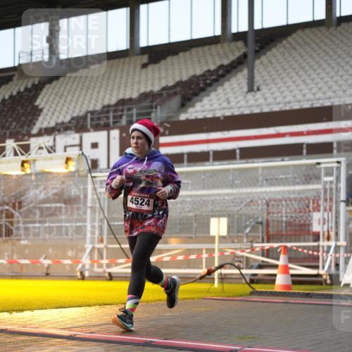 07.12.2025 - St. Pauli X-Mass-Run No. 15 Patografie http://msf.ph/oto/9380761 07.12.2025 10:18:35 Ziel 243, 264, 269, 721, 1034, 1607, 1671, 2631, 2925, 3520, 3862, 4521, 4522, 4524, 4540, 4547 meine-sportfotos.de