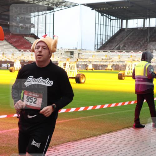 07.12.2025 - St. Pauli X-Mass-Run No. 15 Luisa Fischer http://msf.ph/oto/9380774 07.12.2025 10:42:08 Ziel 8, 952, 2507, 141, 259, 279, 322, 575, 1266, 1275, 1674, 1675, 1676, 2288, 2330, 2331, 2507, 2563, 2829, 2831, 3047, 3392 meine-sportfotos.de
