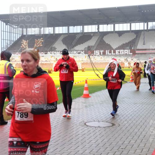 07.12.2025 - St. Pauli X-Mass-Run No. 15 Luisa Fischer http://msf.ph/oto/9380775 07.12.2025 10:09:20 Ziel 789, 3212, 3907, 947, 1031, 19, 390, 707, 786, 789, 947, 1002, 1031, 1176, 1461, 1465, 1570, 1575, 1576, 2126, 2247, 2248, 2521, 3212, 3300, 3332, 3335, 3484, 3495, 3671, 3759, 3891, 3904, 3907, 4066, 4067, 4068, 4113, 4205, 4232, 4234, 4451, 4666 meine-sportfotos.de