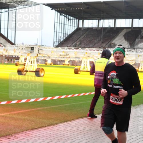 07.12.2025 - St. Pauli X-Mass-Run No. 15 Luisa Fischer http://msf.ph/oto/9380776 07.12.2025 10:42:08 Ziel 2507, 256, 141, 259, 279, 322, 575, 1266, 1275, 1674, 1675, 1676, 2288, 2330, 2331, 2507, 2563, 2829, 2831, 3047, 3392 meine-sportfotos.de
