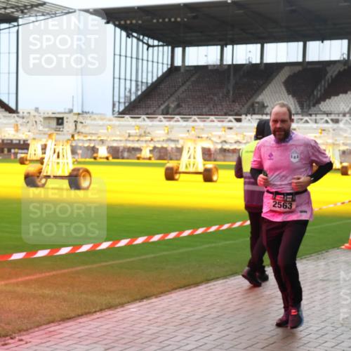 07.12.2025 - St. Pauli X-Mass-Run No. 15 Luisa Fischer http://msf.ph/oto/9380785 07.12.2025 10:42:09 Ziel 2563, 141, 259, 279, 322, 1266, 1275, 1674, 1675, 1676, 2288, 2330, 2331, 2507, 2563, 2829, 2831, 3392 meine-sportfotos.de