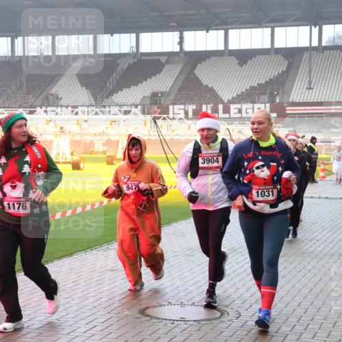 07.12.2025 - St. Pauli X-Mass-Run No. 15 Luisa Fischer http://msf.ph/oto/9380804 07.12.2025 10:09:24 Ziel 15, 1176, 947, 3904, 330, 1031, 19, 390, 707, 786, 789, 881, 896, 947, 960, 1002, 1031, 1176, 1461, 1465, 1570, 1575, 1576, 2126, 2247, 2248, 2521, 3212, 3300, 3332, 3335, 3484, 3495, 3671, 3759, 3891, 3904, 3907, 4066, 4067, 4068, 4113, 4205, 4232, 4234, 4451, 4666 meine-sportfotos.de