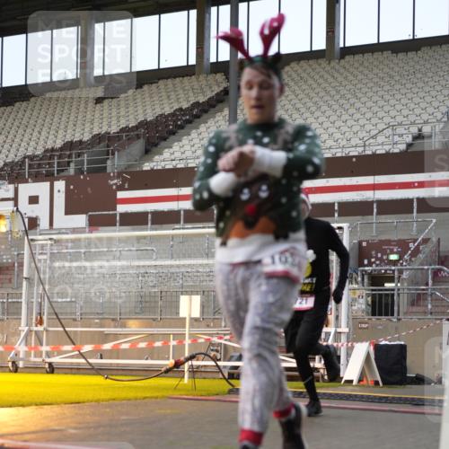 07.12.2025 - St. Pauli X-Mass-Run No. 15 Patografie http://msf.ph/oto/9380806 07.12.2025 10:18:39 Ziel 243, 264, 269, 721, 1034, 1607, 1671, 2152, 2631, 2925, 3862, 4521, 4522, 4524, 4547 meine-sportfotos.de