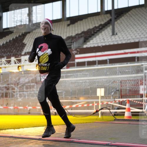 07.12.2025 - St. Pauli X-Mass-Run No. 15 Patografie http://msf.ph/oto/9380812 07.12.2025 10:18:40 Ziel 243, 264, 269, 721, 1034, 1607, 1671, 2152, 2631, 2925, 3862, 4521, 4522, 4524, 4547 meine-sportfotos.de