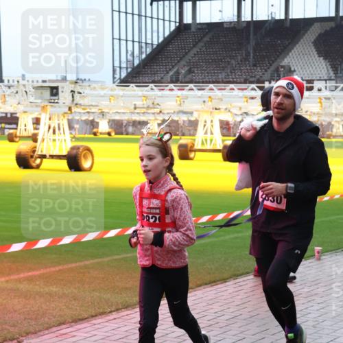 07.12.2025 - St. Pauli X-Mass-Run No. 15 Luisa Fischer http://msf.ph/oto/9380815 07.12.2025 10:42:32 Ziel 82, 30, 116, 141, 279, 322, 563, 968, 1266, 1272, 1438, 1674, 1675, 1676, 2013, 2157, 2261, 2288, 2563, 2829, 2831, 2931, 3042, 3399, 4045, 4046, 4441, 4622 meine-sportfotos.de
