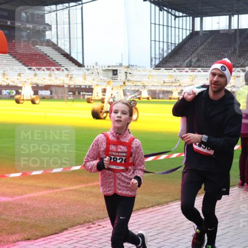 07.12.2025 - St. Pauli X-Mass-Run No. 15 Luisa Fischer http://msf.ph/oto/9380817 07.12.2025 10:42:32 Ziel 1110, 1, 292, 116, 141, 279, 322, 563, 968, 1266, 1272, 1438, 1674, 1675, 1676, 2013, 2157, 2261, 2288, 2563, 2829, 2831, 2931, 3042, 3399, 4045, 4046, 4441, 4622 meine-sportfotos.de