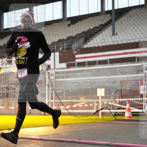 07.12.2025 - St. Pauli X-Mass-Run No. 15 Patografie http://msf.ph/oto/9380818 07.12.2025 10:18:40 Ziel 243, 264, 269, 721, 1034, 1607, 1671, 2152, 2631, 2925, 3862, 4521, 4522, 4524, 4547 meine-sportfotos.de