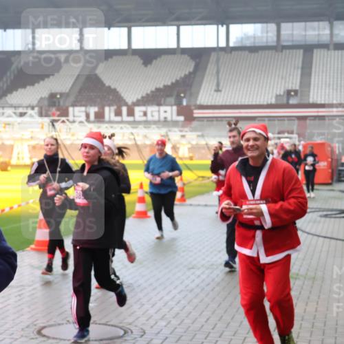 07.12.2025 - St. Pauli X-Mass-Run No. 15 Luisa Fischer http://msf.ph/oto/9380821 07.12.2025 10:09:27 Ziel 38, 19, 390, 707, 786, 789, 881, 896, 899, 947, 960, 1002, 1031, 1176, 1461, 1465, 1570, 1575, 1576, 2126, 2247, 2248, 2521, 3212, 3300, 3332, 3335, 3484, 3493, 3495, 3671, 3759, 3891, 3904, 3907, 4066, 4067, 4068, 4113, 4205, 4232, 4234, 4451, 4666 meine-sportfotos.de