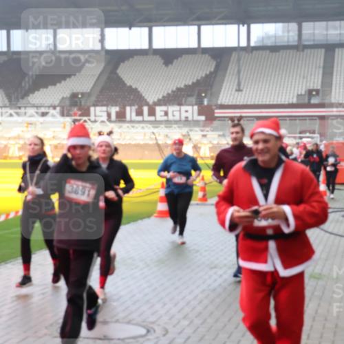 07.12.2025 - St. Pauli X-Mass-Run No. 15 Luisa Fischer http://msf.ph/oto/9380823 07.12.2025 10:09:27 Ziel 3891, 19, 390, 707, 786, 789, 881, 896, 899, 947, 960, 1002, 1031, 1176, 1461, 1465, 1570, 1575, 1576, 2126, 2247, 2248, 2521, 3212, 3300, 3332, 3335, 3484, 3493, 3495, 3671, 3759, 3891, 3904, 3907, 4066, 4067, 4068, 4113, 4205, 4232, 4234, 4451, 4666 meine-sportfotos.de