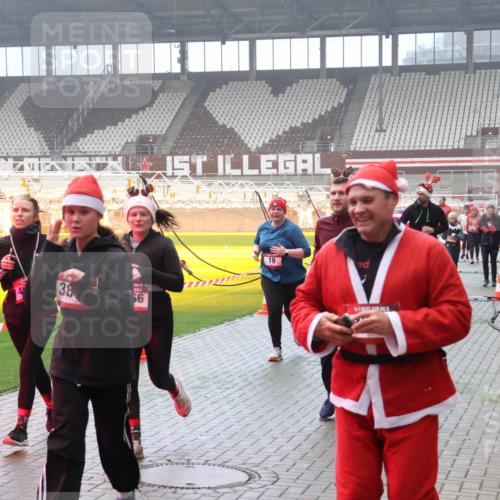 07.12.2025 - St. Pauli X-Mass-Run No. 15 Luisa Fischer http://msf.ph/oto/9380826 07.12.2025 10:09:27 Ziel 38, 56, 19, 19, 390, 707, 786, 789, 881, 896, 899, 947, 960, 1002, 1031, 1176, 1461, 1465, 1570, 1575, 1576, 2126, 2247, 2248, 2521, 3212, 3300, 3332, 3335, 3484, 3493, 3495, 3671, 3759, 3891, 3904, 3907, 4066, 4067, 4068, 4113, 4205, 4232, 4234, 4451, 4666 meine-sportfotos.de