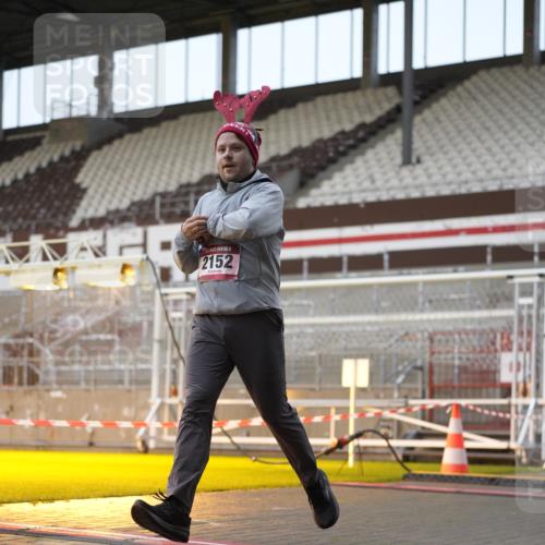 07.12.2025 - St. Pauli X-Mass-Run No. 15 Patografie http://msf.ph/oto/9380831 07.12.2025 10:18:43 Ziel 721, 1034, 1607, 1671, 2152, 2631, 2925, 3862, 4521, 4522, 4524, 4547 meine-sportfotos.de