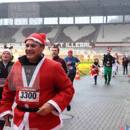 07.12.2025 - St. Pauli X-Mass-Run No. 15 Luisa Fischer http://msf.ph/oto/9380833 07.12.2025 10:09:28 Ziel 15, 91, 4066, 15, 3300, 19, 390, 707, 786, 789, 881, 896, 899, 947, 960, 1002, 1031, 1176, 1461, 1465, 1570, 1575, 1576, 2126, 2247, 2248, 2521, 3212, 3300, 3332, 3335, 3484, 3493, 3495, 3671, 3759, 3891, 3904, 3907, 4066, 4067, 4068, 4113, 4205, 4232, 4234, 4451, 4666 meine-sportfotos.de