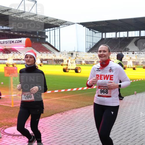 07.12.2025 - St. Pauli X-Mass-Run No. 15 Luisa Fischer http://msf.ph/oto/9380840 07.12.2025 10:42:40 Ziel 15, 1266, 968, 116, 563, 968, 1266, 1272, 1358, 1434, 1438, 1674, 1675, 1676, 2012, 2013, 2157, 2261, 2621, 2622, 2722, 2829, 2831, 2931, 3042, 3399, 4045, 4046, 4441, 4622 meine-sportfotos.de